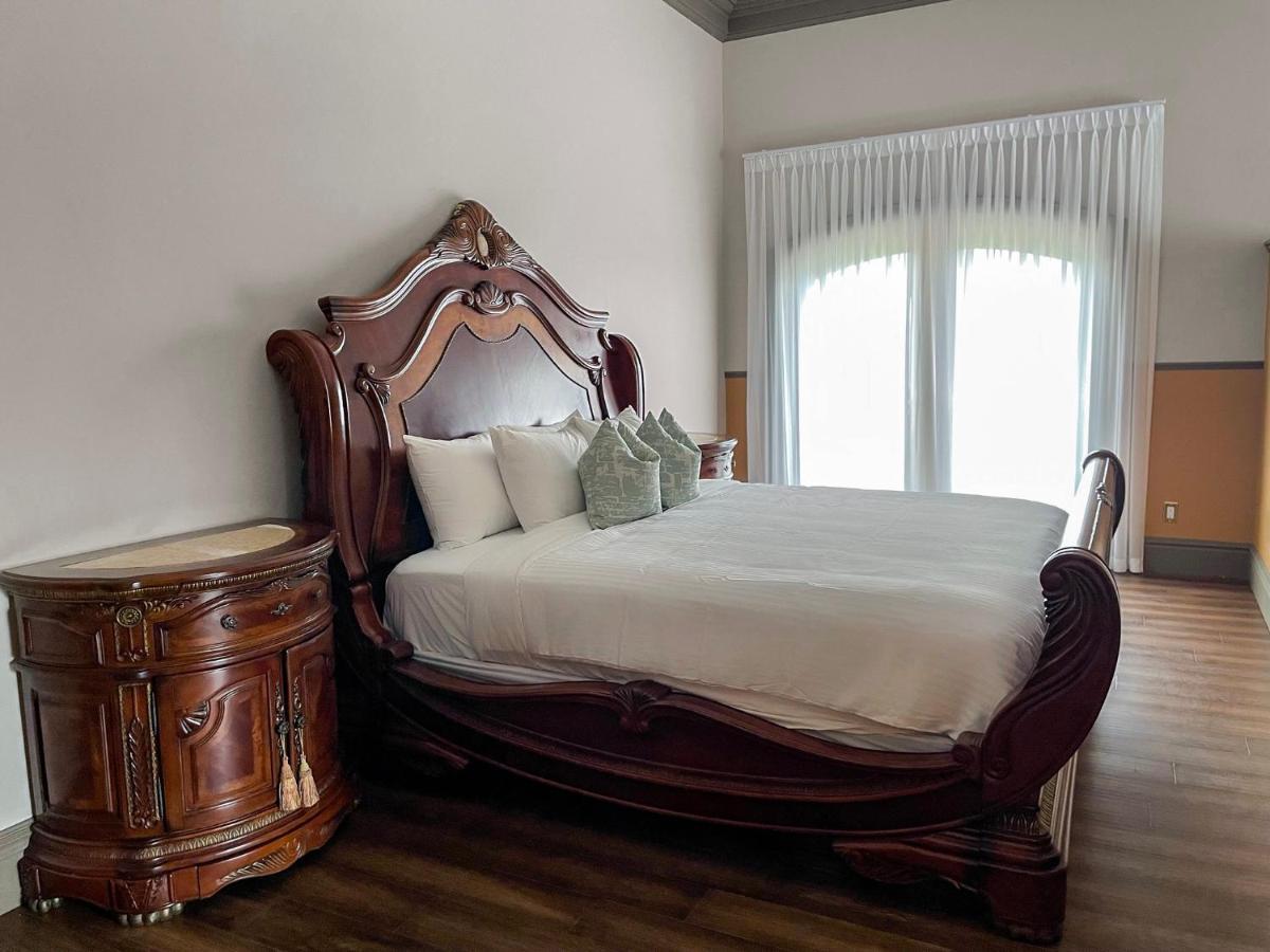 Grandview Boutique Bed & Breakfast 4*
